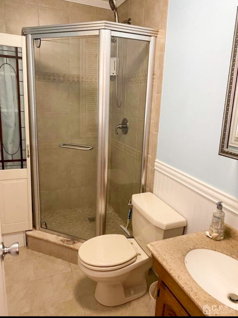 small bathrom remodel before and after