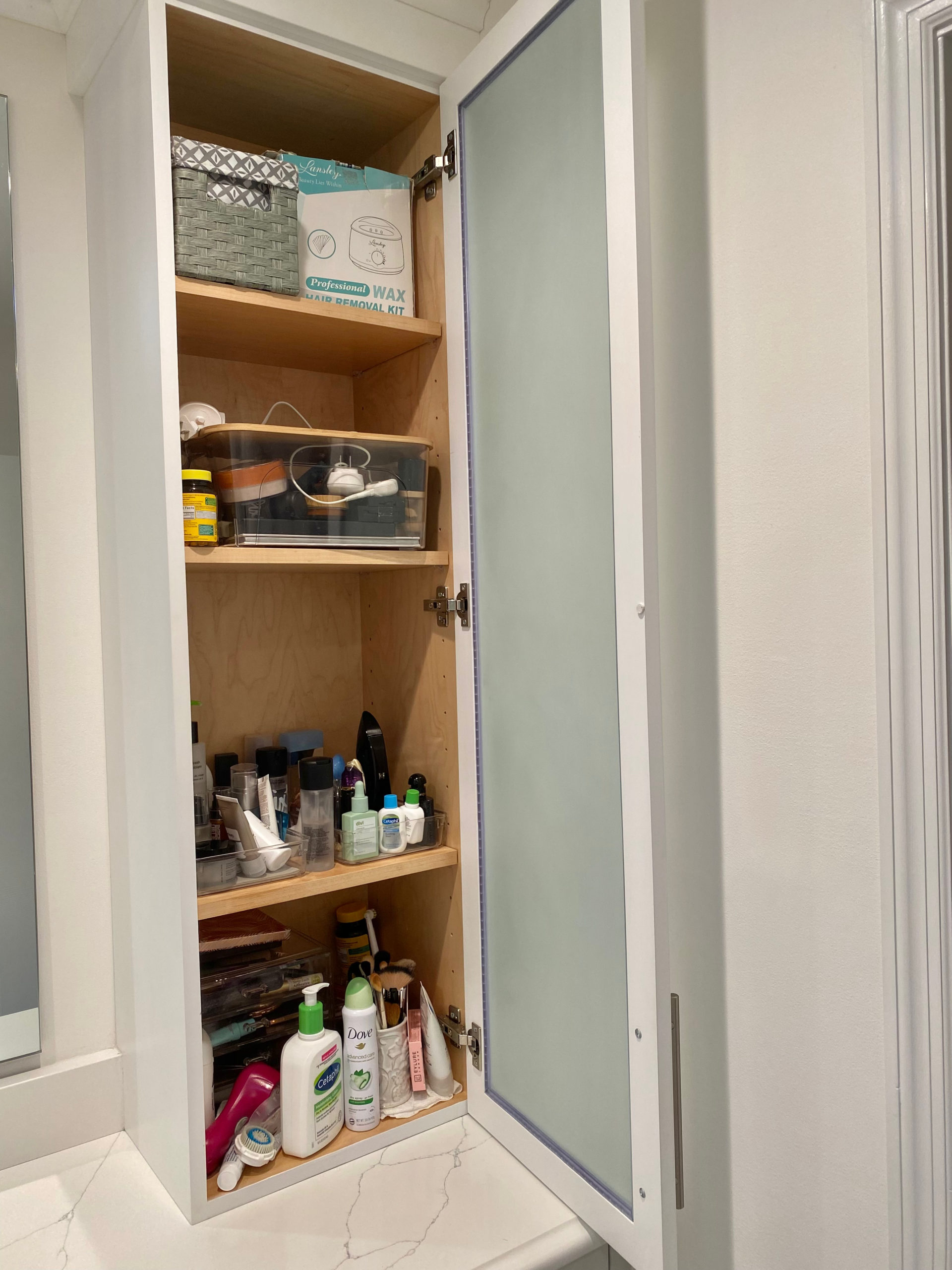 3 insanely easy tips to organize a cabinet