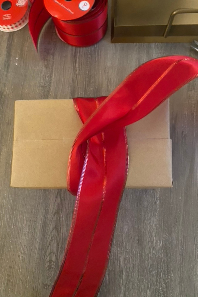 diagonal ribbon on box