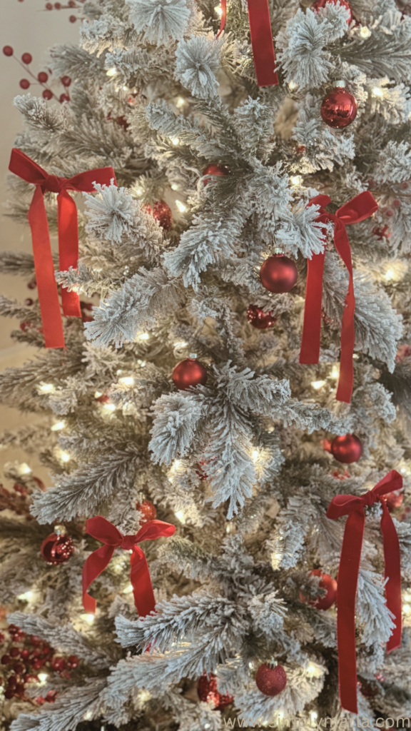 bows on christmas tree